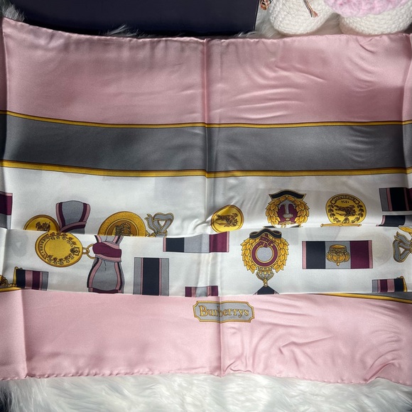 ❌SOLD❌Burberry Square Silk Scarf Pink - Picture 3 of 12